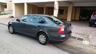 Skoda Octavia 2011-thumb-4