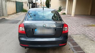 Skoda Octavia 2011-thumb-5