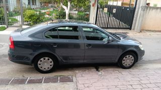 Skoda Octavia 2011-thumb-6