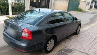 Skoda Octavia 2011-thumb-7