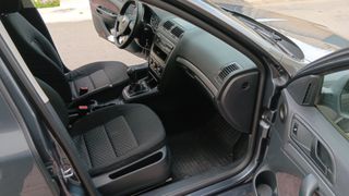 Skoda Octavia 2011-thumb-9