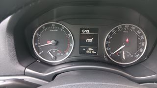 Skoda Octavia 2011-thumb-13