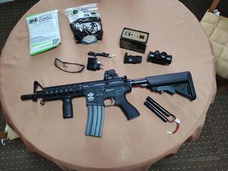 Οπλο airsoft με ημιαυτόματη και πλήρως αυτόματη λειτουργία βολής