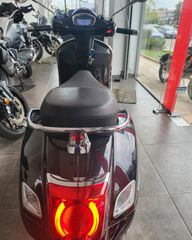 Piaggio Vespa GTS 300 2019 SUPER SPORT DIGITAL-thumb-9