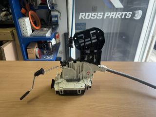 Mercedes κλειδαριά εμπρός δεξιά A1667200435 4PIN