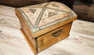 Μπαούλο Κάβα 6 φιαλών ξύλινο με μεταλλικές επενδύσεις