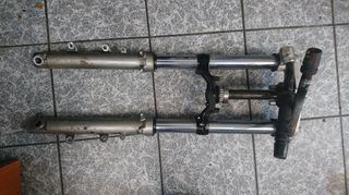 ΠΙΡΟΥΝΙ YAMAHA FZR 1000 EXUP