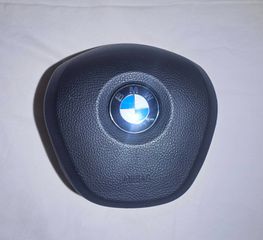 Πρόκειται για έναν αερόσακο τιμονιού BMW, ο οποίος βρίσκεται συνήθως σε διάφορα μοντέλα της Σειράς 1 και Σειράς 3, όπως τα E90, E91, E92, E93, καθώς και E87