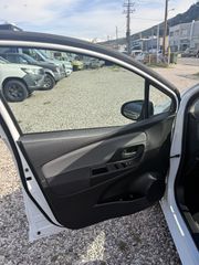 Toyota Yaris 2016-thumb-9