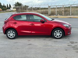 Mazda 2 2017 Center-Line-thumb-3