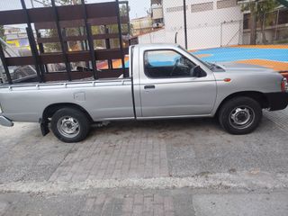 Nissan 2003 Pick up