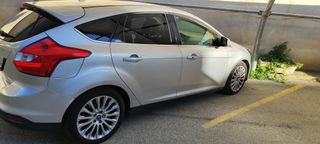 Ford Focus 2011-thumb-1