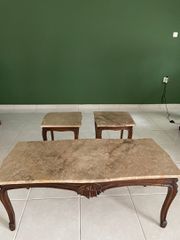 Πωλείται ξύλινο μασίφ τραπέζι σαλονιού με μαρμάρινη πλάκα