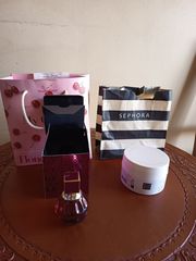 Δύο (2) Προιόντα : 1/Γυναικείο Αρωμα JIMMY CHOO FEVER -40ml & 2/BODY SCRUB -Sugar and Cherry Blossom by Rituals -250gr