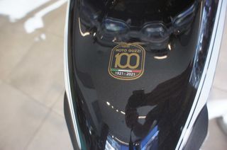 Moto Guzzi V 85 2022 MG V85 GUARDIA D'ONORE-thumb-2