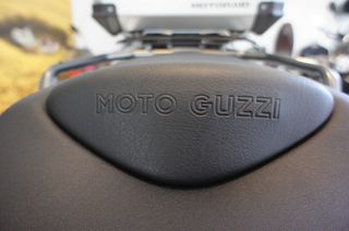Moto Guzzi V 85 2022 MG V85 GUARDIA D'ONORE-thumb-23