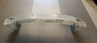 Τραβέρσα εμπρός από Toyota Yaris - 2L24209 2R24208