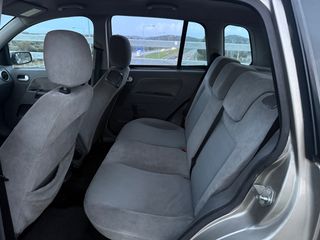 Ford Fusion 2004-thumb-9