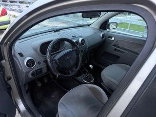 Ford Fusion 2004-thumb-10