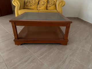 Τραπεζάκι Σαλονιού με γυαλί και με βάση μασίφ ξύλο