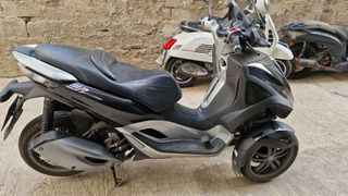 Piaggio MP3 300 LT 2012 MP3 300 LT-thumb-4