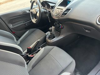 Ford Fiesta 2015-thumb-8