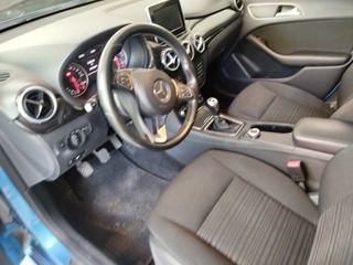 Mercedes-Benz B 180 2015 CDI-thumb-4