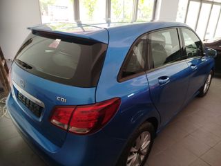 Mercedes-Benz B 180 2015 CDI-thumb-7