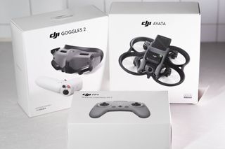 DJI Avata Full FPV Combo + Remote Controller 2 + 3 Μπαταρίες + Βάση GoPro-thumb-3