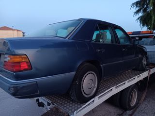 Mercedes-Benz E 200 1991 W124-thumb-1