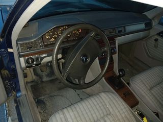 Mercedes-Benz E 200 1991 W124-thumb-5