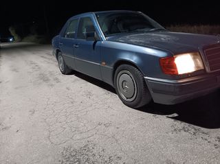 Mercedes-Benz E 200 1991 W124-thumb-9