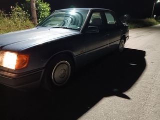Mercedes-Benz E 200 1991 W124-thumb-10