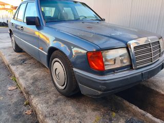 Mercedes-Benz E 200 1991 W124-thumb-17