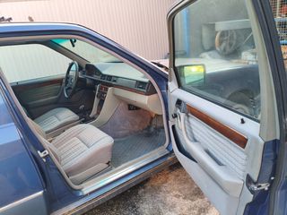 Mercedes-Benz E 200 1991 W124-thumb-20