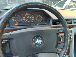 Mercedes-Benz E 200 1991 W124-thumb-23