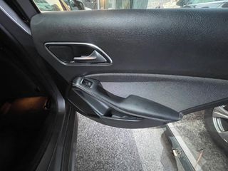 Mercedes-Benz A 180 2015-thumb-4