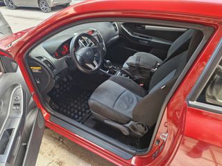 Kia Ceed / cee'd 2010-thumb-11