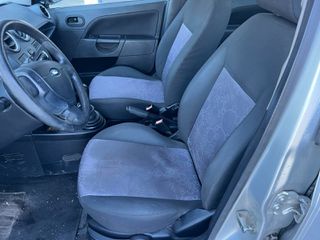 Ford Fiesta 2006-thumb-6