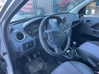 Ford Fiesta 2006-thumb-9