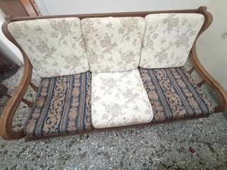 Καναπές ξύλινος