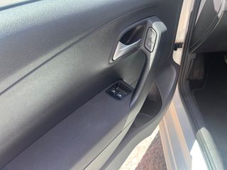 Volkswagen Polo 2014-thumb-35