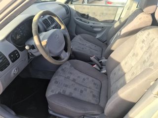 Hyundai Accent 2005-thumb-9