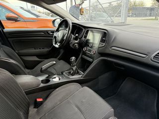 Renault Megane 2017-thumb-10