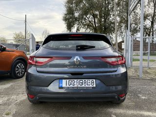 Renault Megane 2017-thumb-5