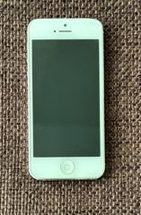 I phone 5S - 30 ευρώ (δώρο ακουστικά & θήκη)