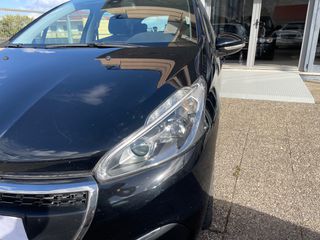 Peugeot 208 2018 SIGNATURE 1.2-thumb-1