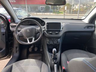 Peugeot 208 2018 SIGNATURE 1.2-thumb-4