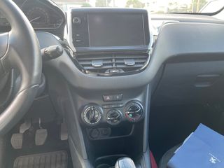 Peugeot 208 2018 SIGNATURE 1.2-thumb-6