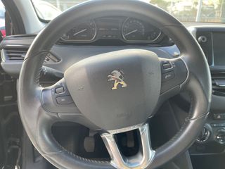 Peugeot 208 2018 SIGNATURE 1.2-thumb-9